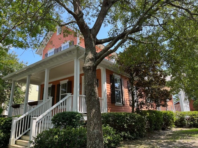 Building Photo - Beautiful custom Daniel Island home!