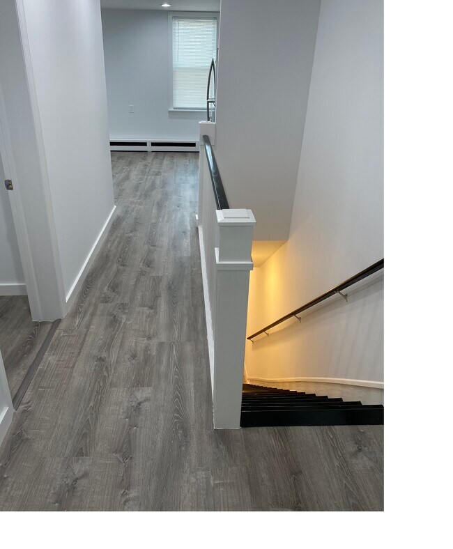 Building Photo - 2406 Boston Post Rd