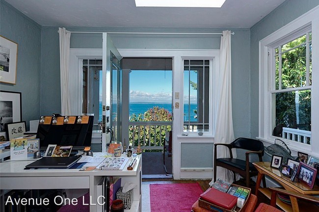 Foto del edificio - 2424 Hobart Ave SW