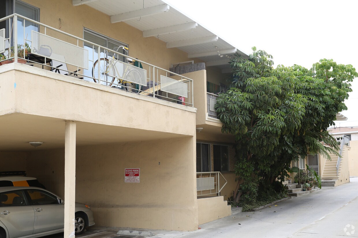 Primary Photo - 3115 S Canfield Ave
