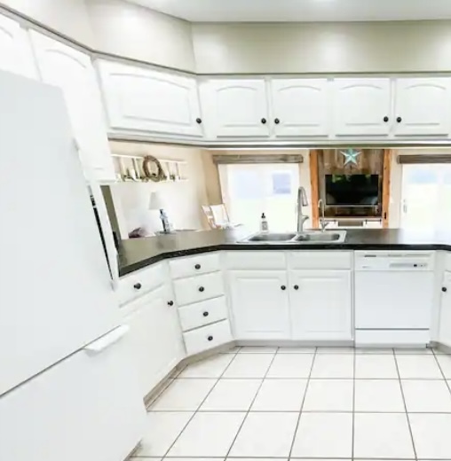 Foto del edificio - 14105 Byron Rd