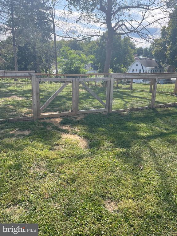 Foto del edificio - 104 Linden Ln