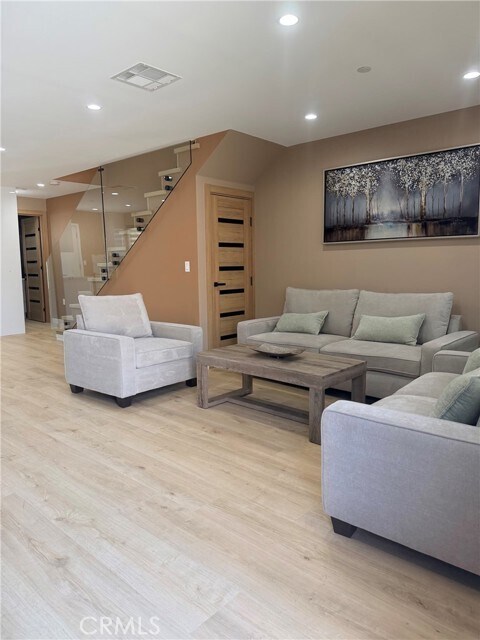 Foto del edificio - 8242 Morse Ave