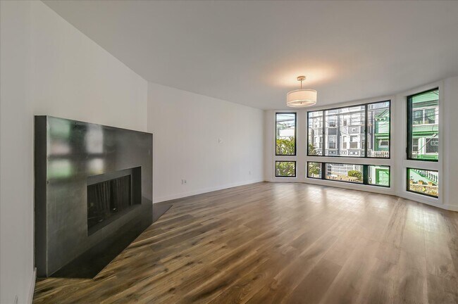 Building Photo - 153 28th St