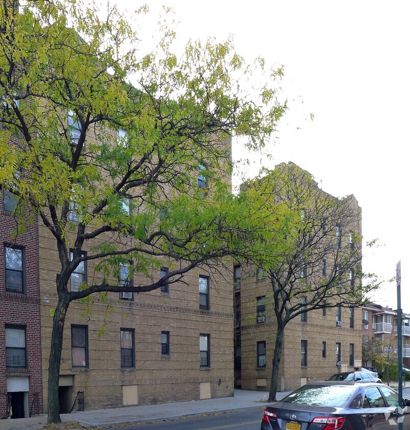 Exterior del edificio - 39-29 58th St