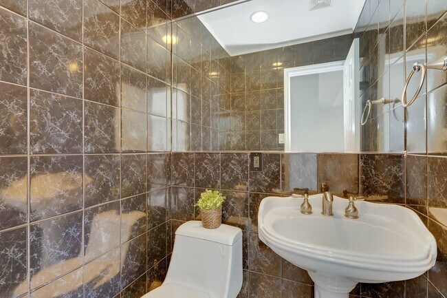Foto del edificio - 1147 Bellmore Rd
