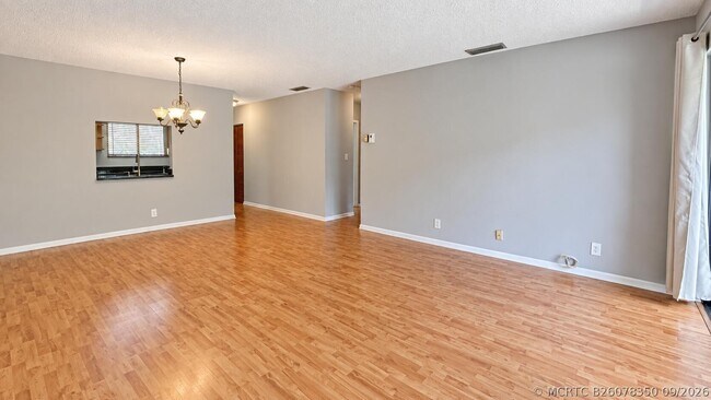 Building Photo - 918 SW 9th St Cir
