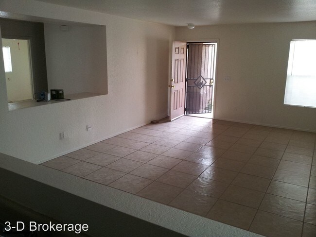 Building Photo - 2545 E Warwick Castle Ln