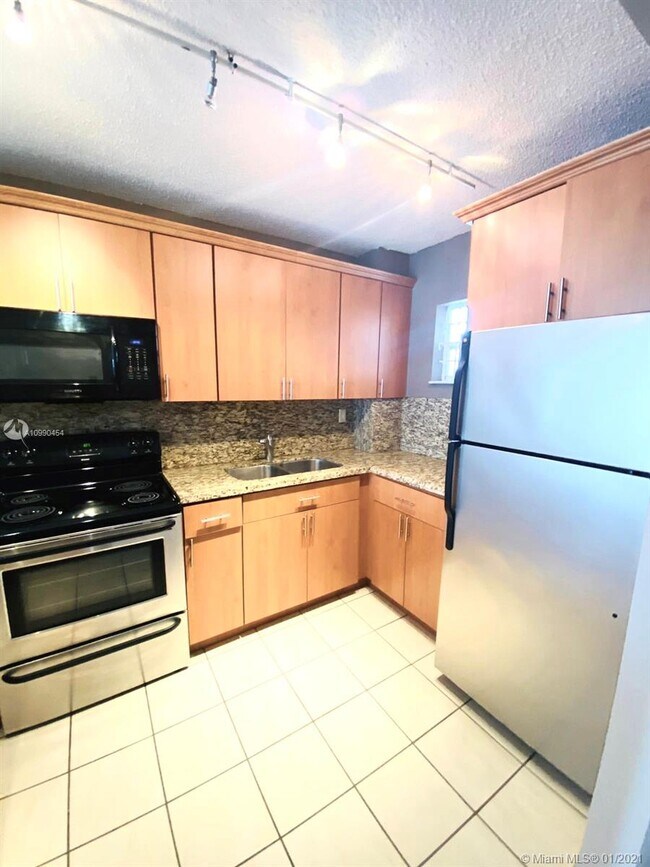 Foto del edificio - 305 W 68th St