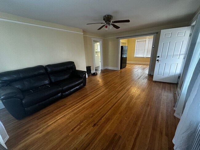 Building Photo - Spacious Home in Pulaski