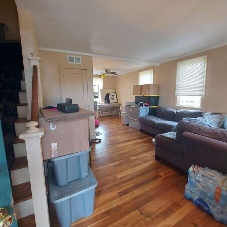 Primary Photo - 727 Clarence St