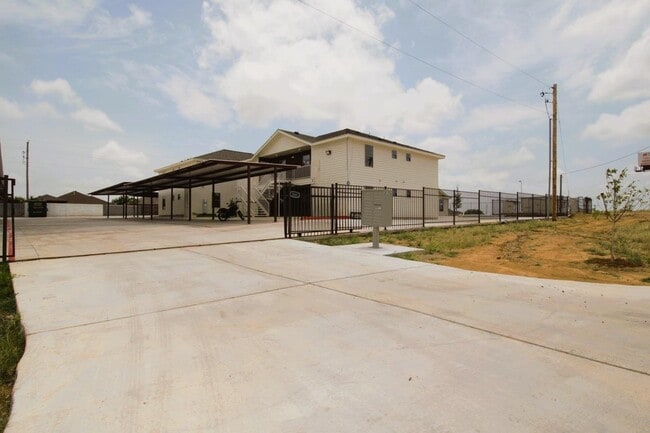 Foto del edificio - 2601 Lomas Del Sur Boulevard