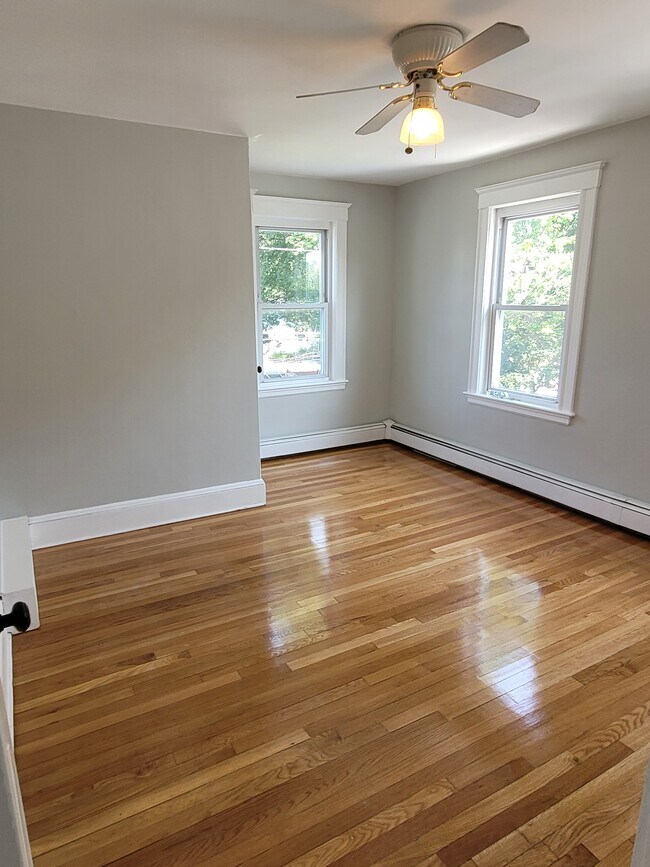 Building Photo - 860 Fellsway