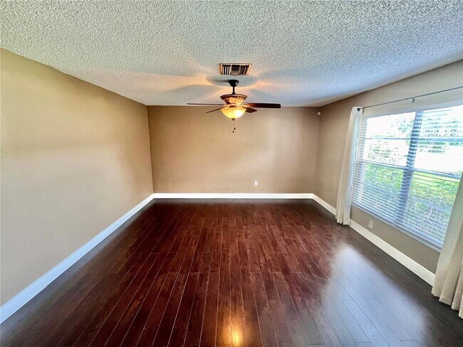 Foto del edificio - 7840 Orchid Lake Rd