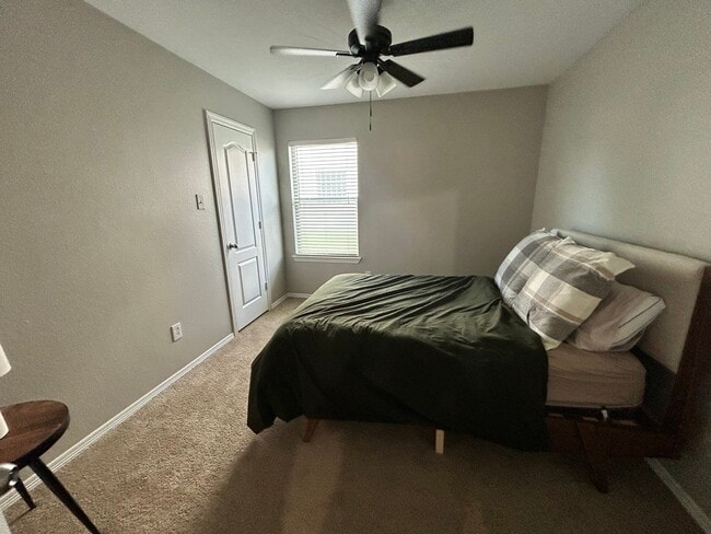 Foto del edificio - 1052 Windy Grove Ln