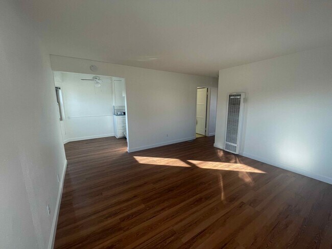 Foto del edificio - 1825 S Monterey St