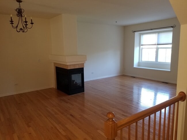 Building Photo - 4702 N Lamon Ave