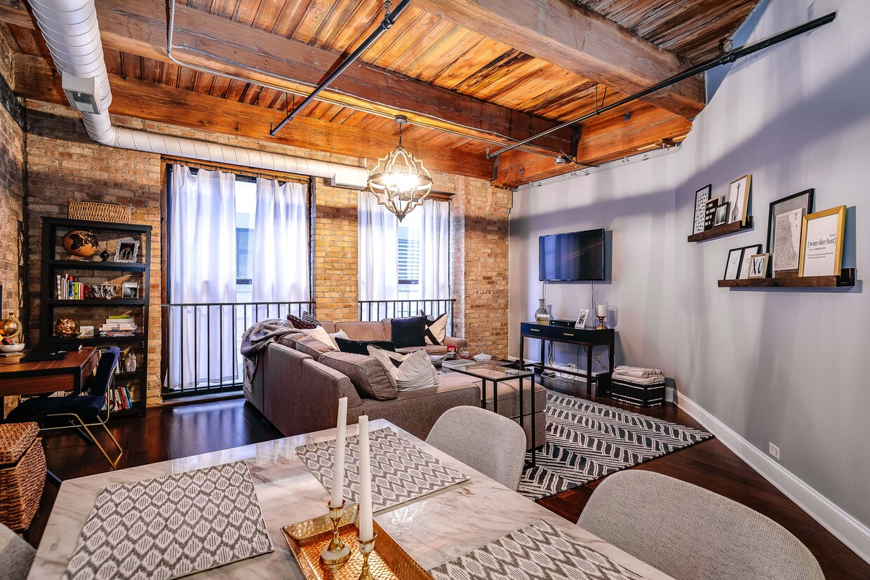 Living Room with large windows - 225 W Huron St