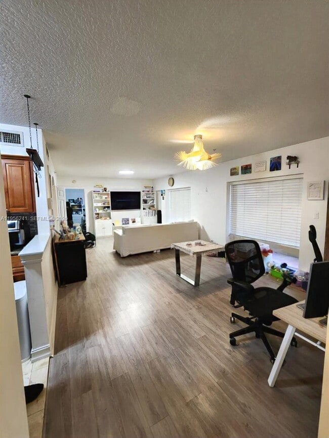 Foto del edificio - 322 Madeira Ave