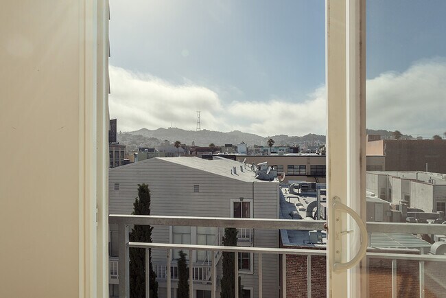 Foto del edificio - 566 S Van Ness Ave