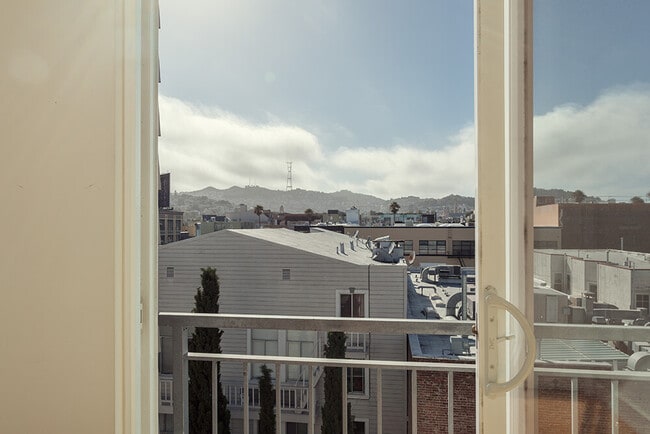 Building Photo - 566 S Van Ness Ave