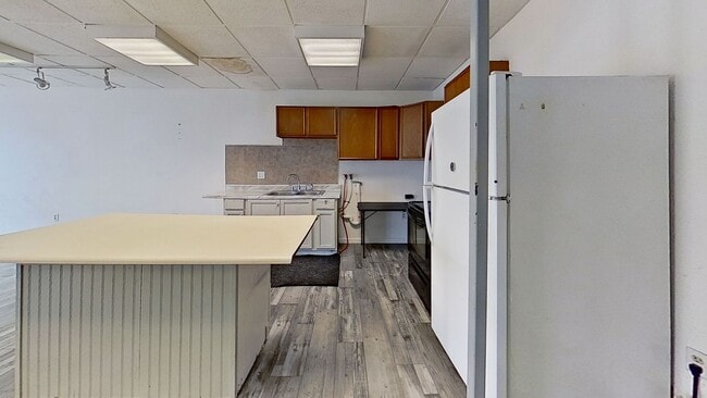 Building Photo - 463 E Market Ave