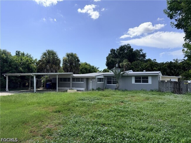 Foto del edificio - 3955 Seminole Ave