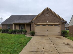 Building Photo - Modern Southaven Home with Two-Car Garage