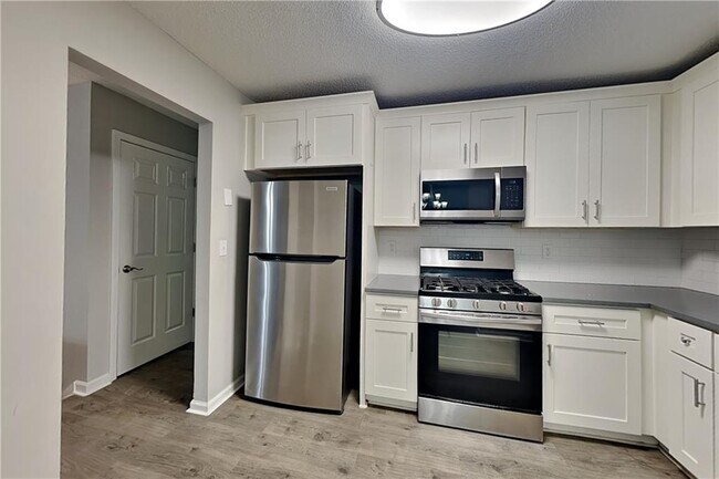 Foto del edificio - 214 Brookside Dr