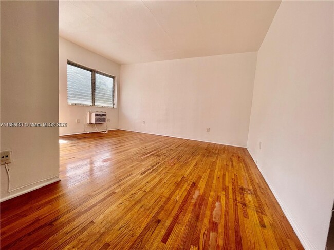 Building Photo - 780 81st St