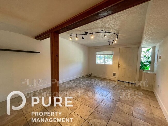 Foto del edificio - 4004 NE Mallory Ave