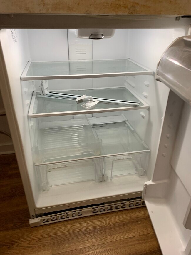 Fridge - 87-1568 Farrington Hwy