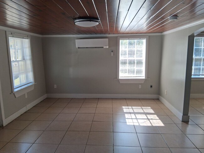 Foto del edificio - 2bedroom 1bath duplex