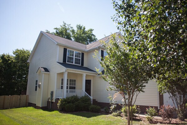 Primary Photo - Spacious Parkside House