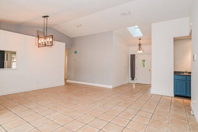 Building Photo - 1728 Indian Springs Dr