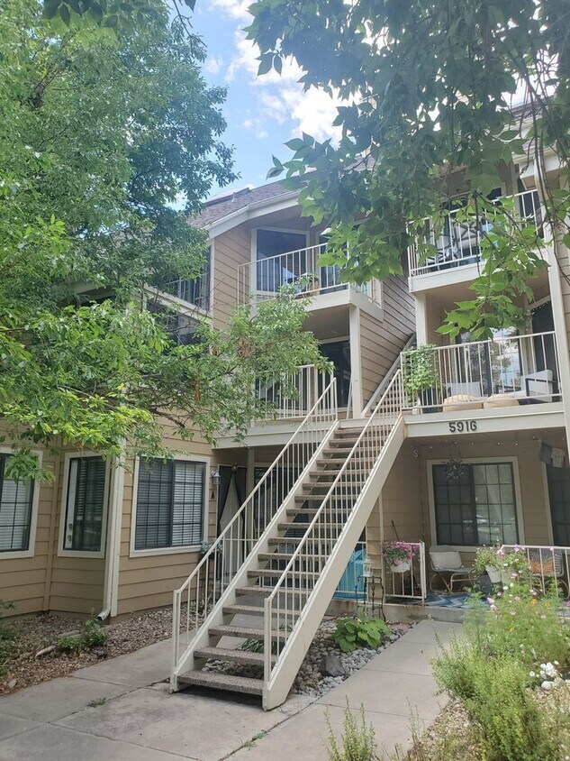 Foto principal - 2B / 2B Condo with Loft and Garage Availab...