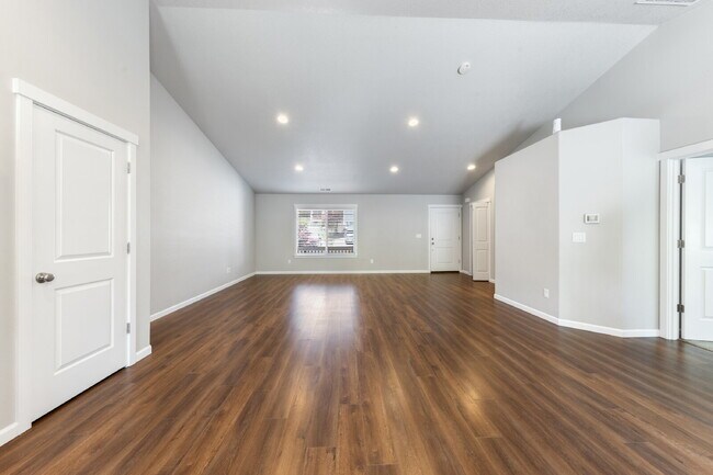 Foto del edificio - Spacious 4 bedroom home in Dayton