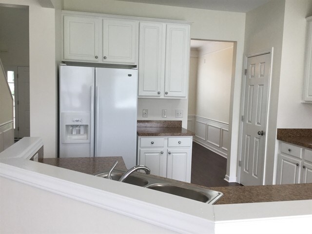 Foto del edificio - 4496 Fairport Ct