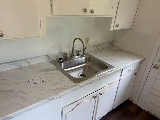 Foto del edificio - Remodeled 3 Bedroom Home with bonus room!