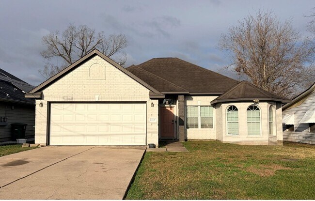 Building Photo - 6526 Paris St