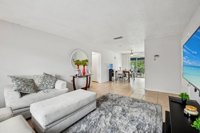 Building Photo - Roselea Manor Apartments