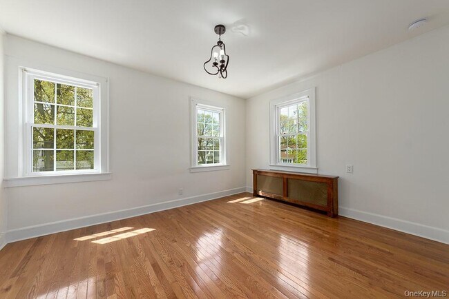 Foto del edificio - 353 W Jamaica Ave