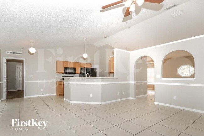 Building Photo - 2998 SW Vittorio St