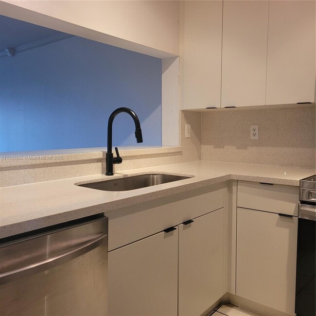 SO FLO Real Estate Group 1920 Sabal Palm Dr Unit 403 Davie - 1920 Sabal Palm Dr