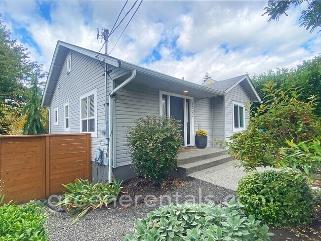 Building Photo - 1222 9th Ave SE