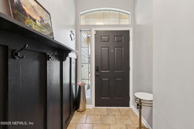 Foto del edificio - 1658 Hudderfield Cir W