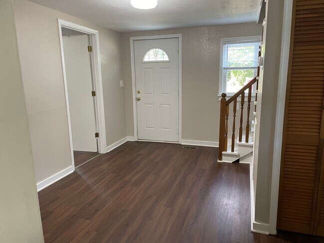 Building Photo - 145 Riverview Ave