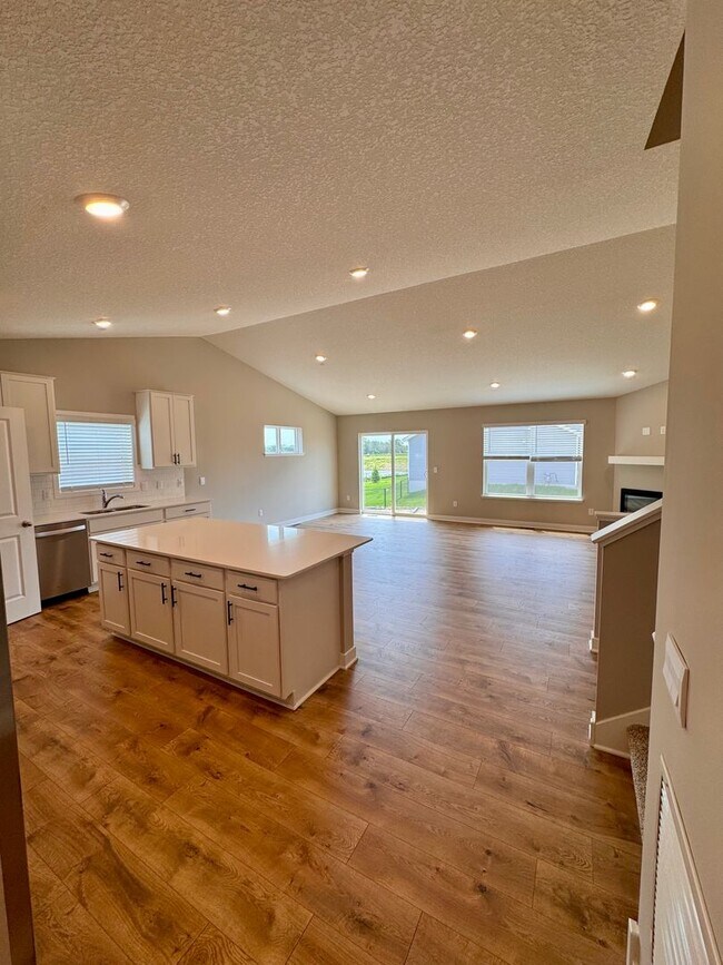 Foto del edificio - Brand-New 4-Bedroom Home with Flex Room, 3...