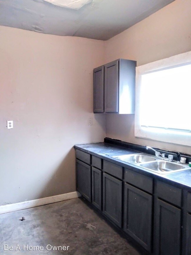 Building Photo - 3 br, 1.5 bath House - 541 Taft St
