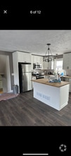 Building Photo - 7411 Pine Island Dr NE